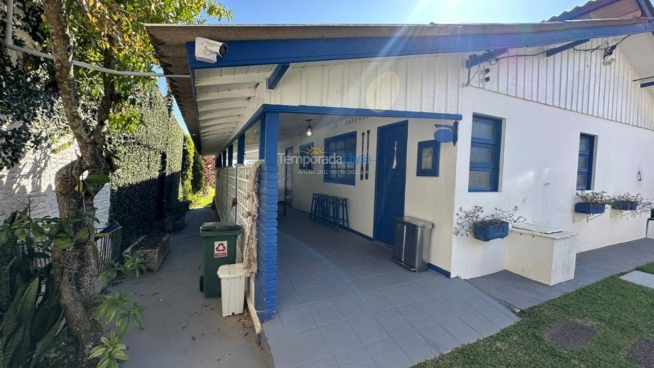 Casa para aluguel de temporada em Florianópolis (Jurere Tradicional)