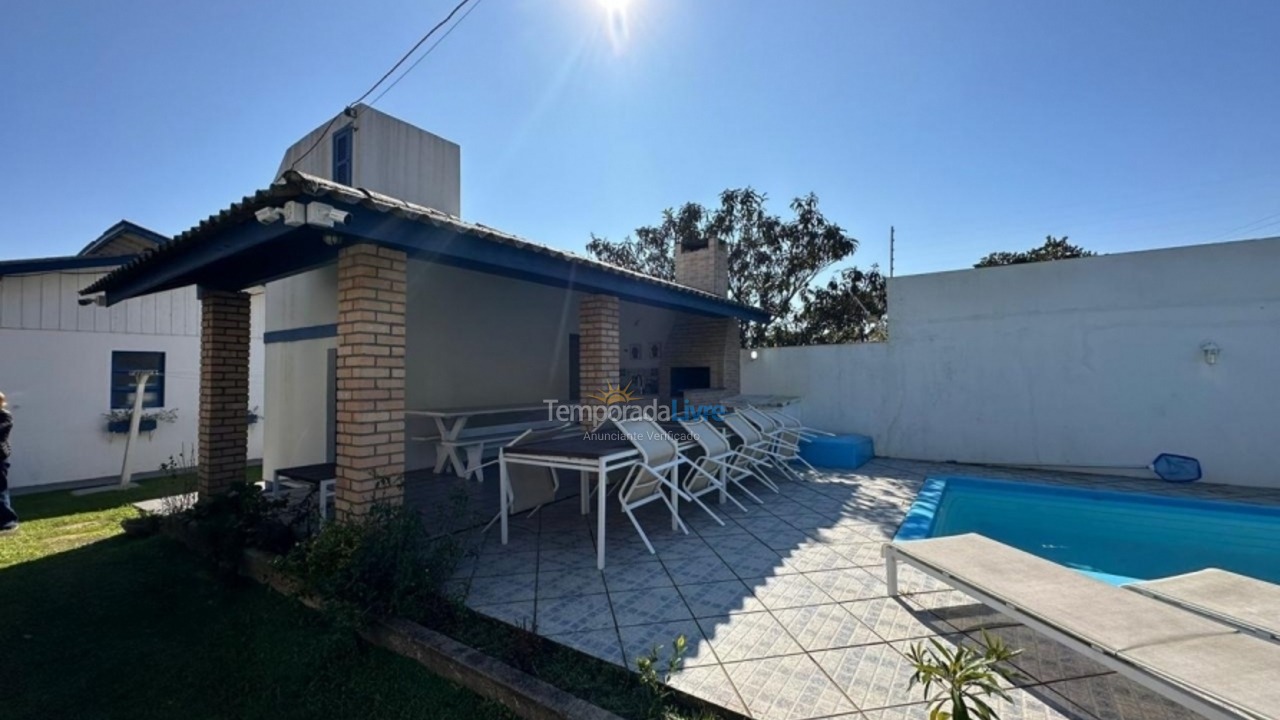Casa para aluguel de temporada em Florianópolis (Jurere Tradicional)