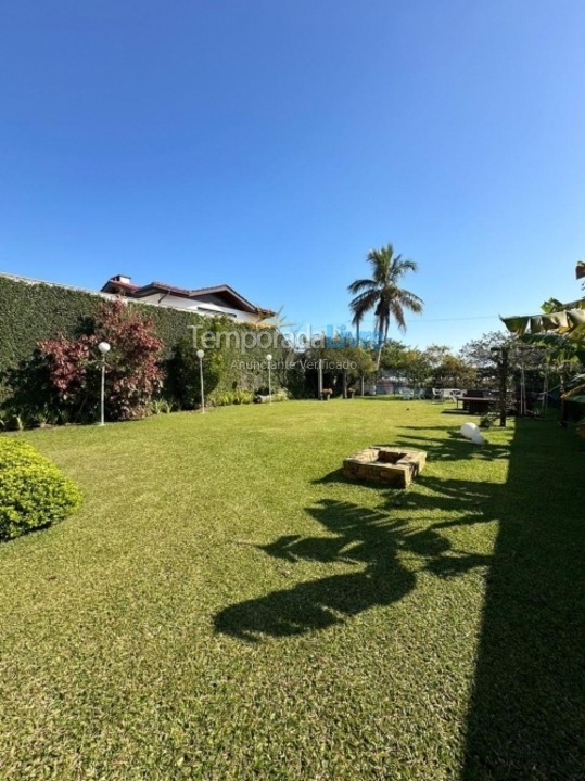 Casa para aluguel de temporada em Florianópolis (Jurere Tradicional)
