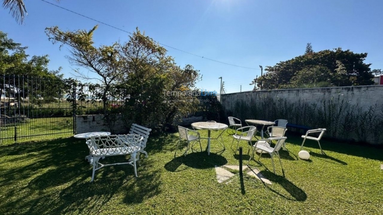 Casa para aluguel de temporada em Florianópolis (Jurere Tradicional)