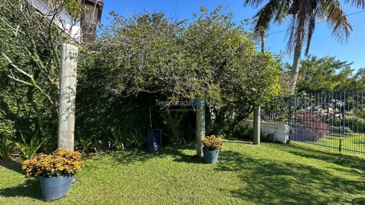 Casa para aluguel de temporada em Florianópolis (Jurere Tradicional)
