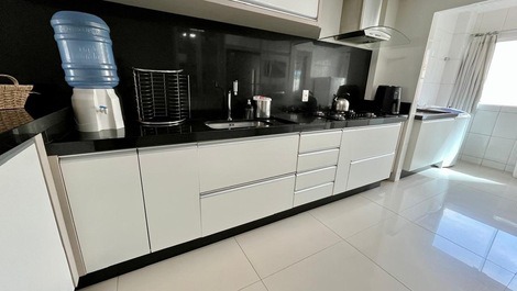 Apartamento de alto standing frente al mar en el centro de Itapema