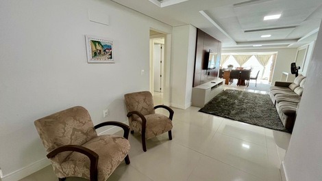 Apartamento de alto standing frente al mar en el centro de Itapema