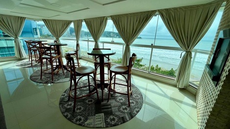 Apartamento de alto standing frente al mar en el centro de Itapema