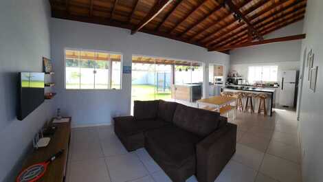 Sala e cozinha integrada. amplo espaço!