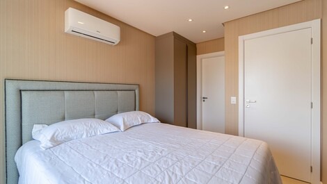 HIGH-END PENTHOUSE WITH POOL 100 METERS FROM MARISCAL BEACH