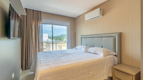 HIGH-END PENTHOUSE WITH POOL 100 METERS FROM MARISCAL BEACH