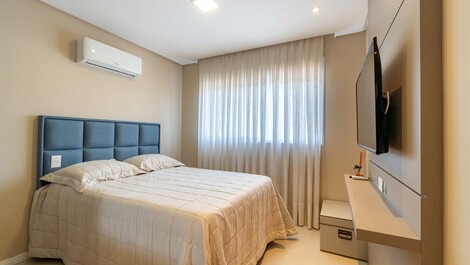 HIGH-END PENTHOUSE WITH POOL 100 METERS FROM MARISCAL BEACH