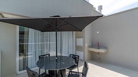 HIGH-END PENTHOUSE WITH POOL 100 METERS FROM MARISCAL BEACH