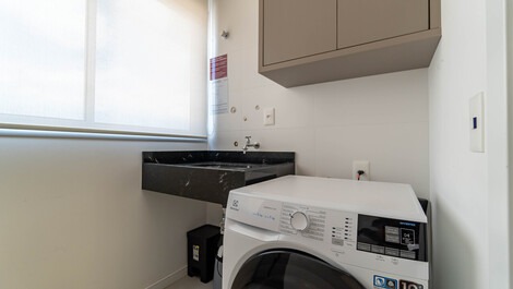 HIGH-END PENTHOUSE WITH POOL 100 METERS FROM MARISCAL BEACH