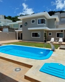 Casa com Piscina e Churrasqueira em Canasvieiras