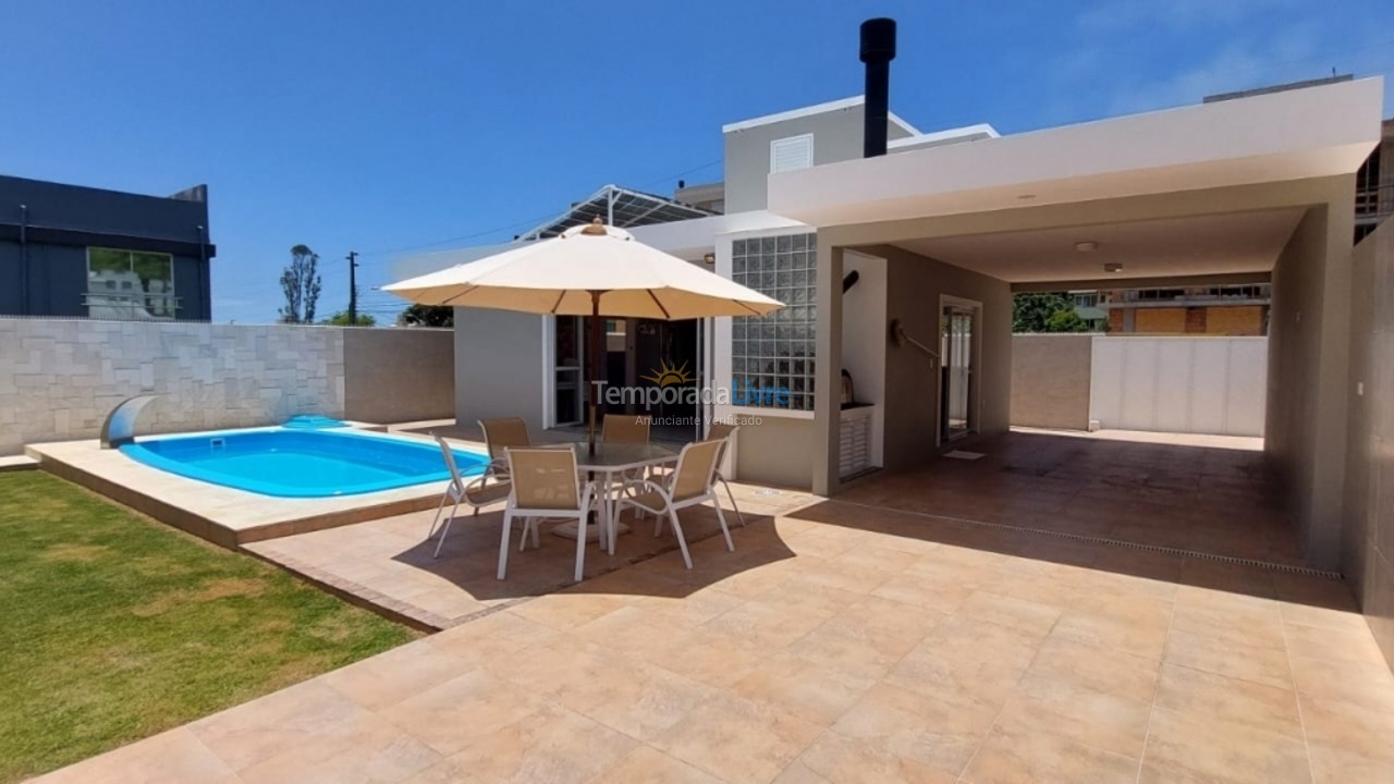 Casa para aluguel de temporada em Florianopolis (Canasvieiras)