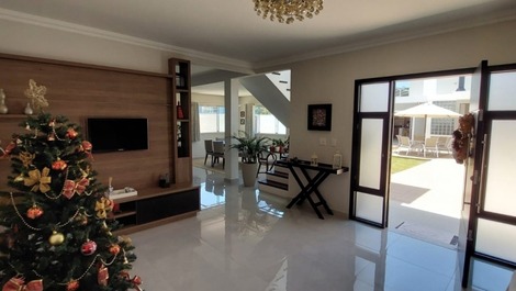 Casa com Piscina e Churrasqueira em Canasvieiras