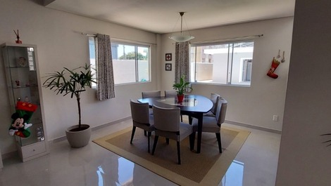 Casa com Piscina e Churrasqueira em Canasvieiras