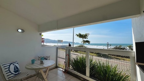 Exterior frente para o mar