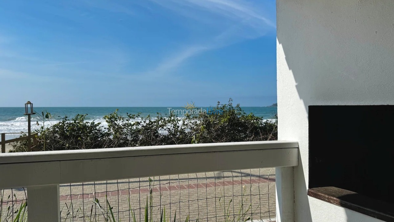 Casa para aluguel de temporada em Bombinhas (Praia de Bombas)