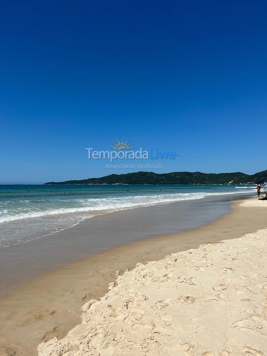 Casa para aluguel de temporada em Bombinhas (Praia de Bombas)