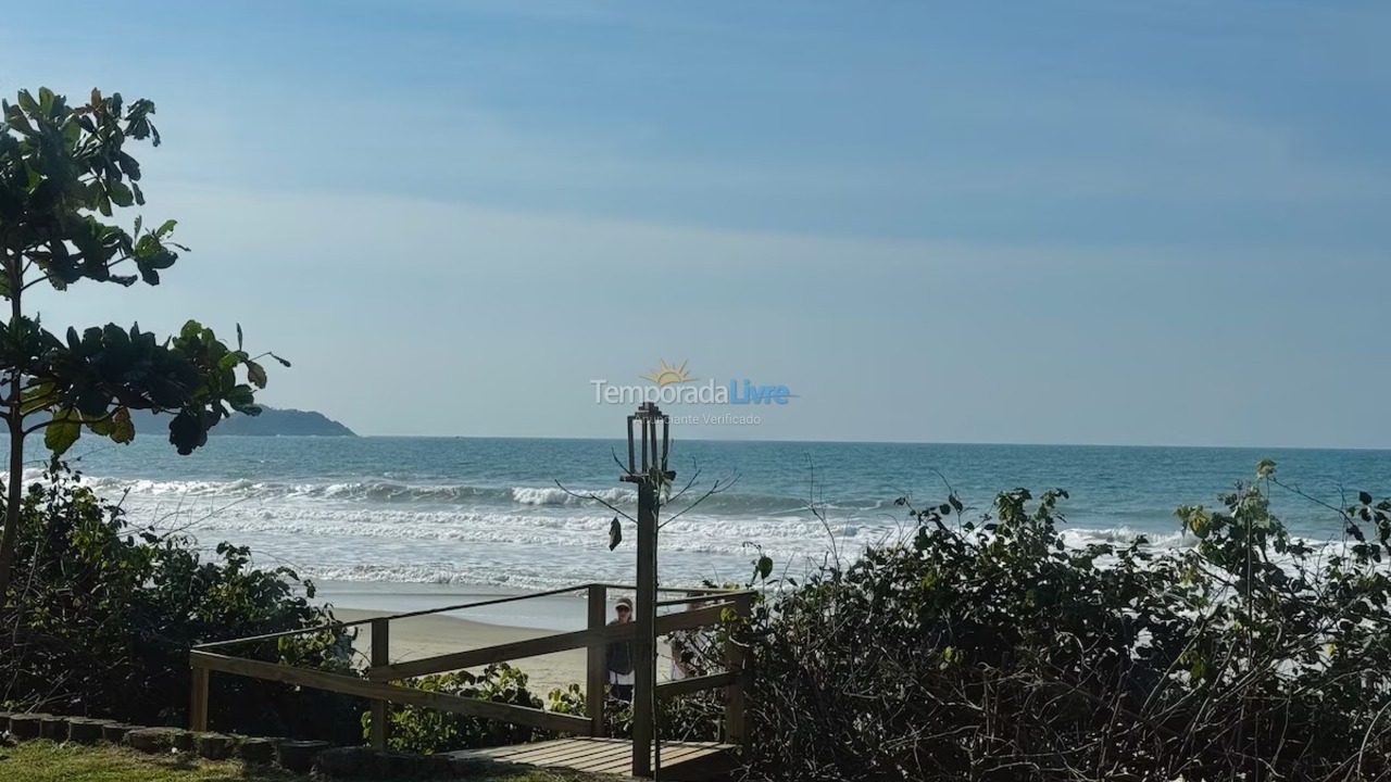 Casa para aluguel de temporada em Bombinhas (Praia de Bombas)