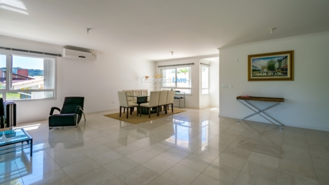 Casa para aluguel de temporada em Florianópolis (Praia da Daniela)