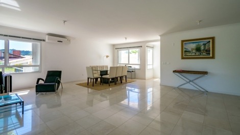 Casa frente mar com piscina na Daniela