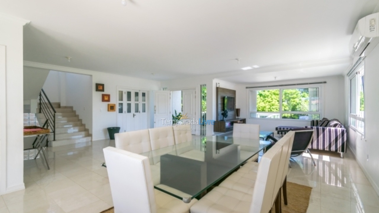 Casa para aluguel de temporada em Florianópolis (Praia da Daniela)