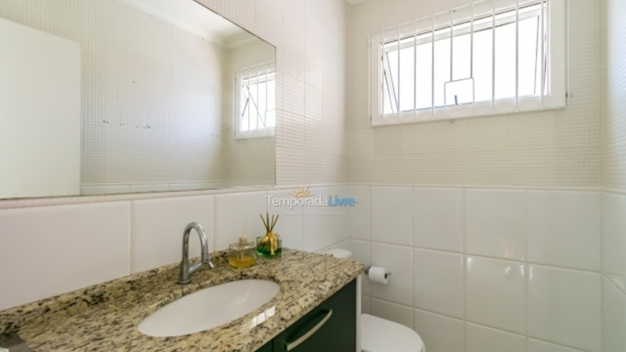 Casa para aluguel de temporada em Florianópolis (Praia da Daniela)