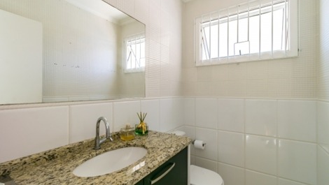 Casa frente mar com piscina na Daniela