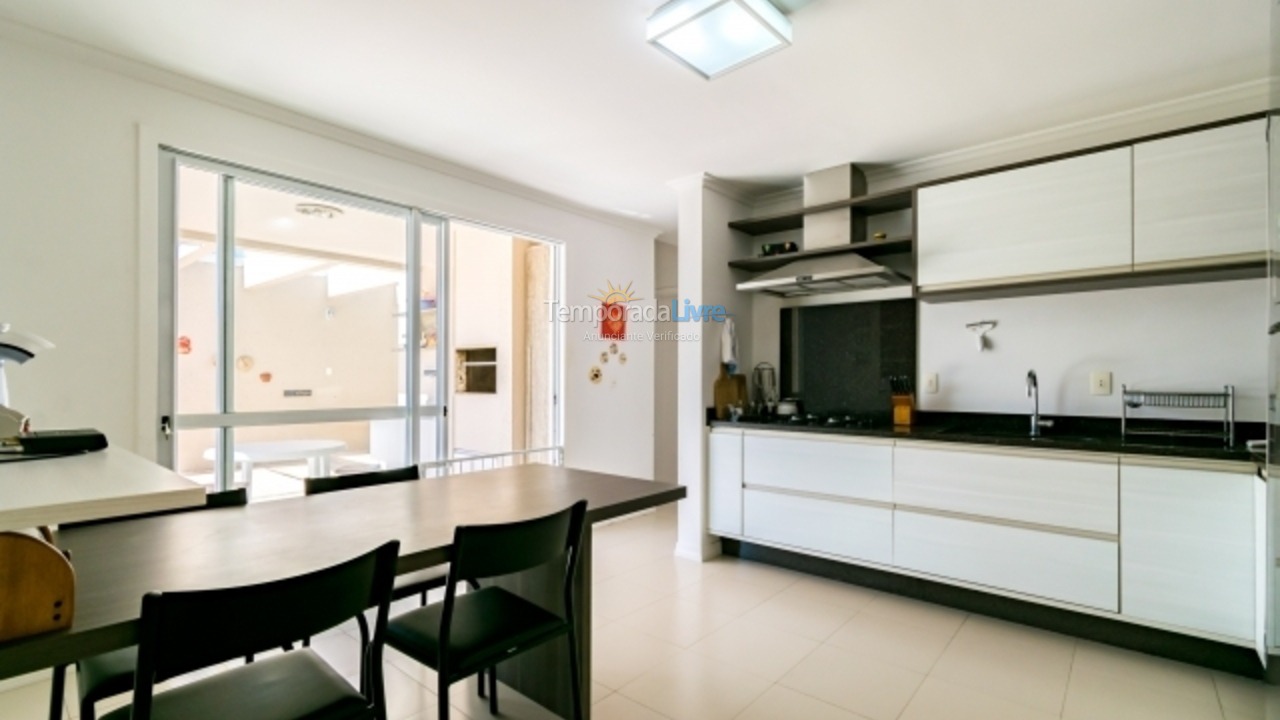 Casa para aluguel de temporada em Florianópolis (Praia da Daniela)