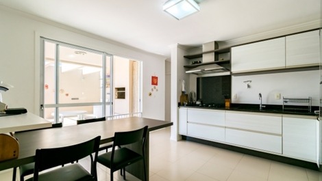 Casa frente mar com piscina na Daniela