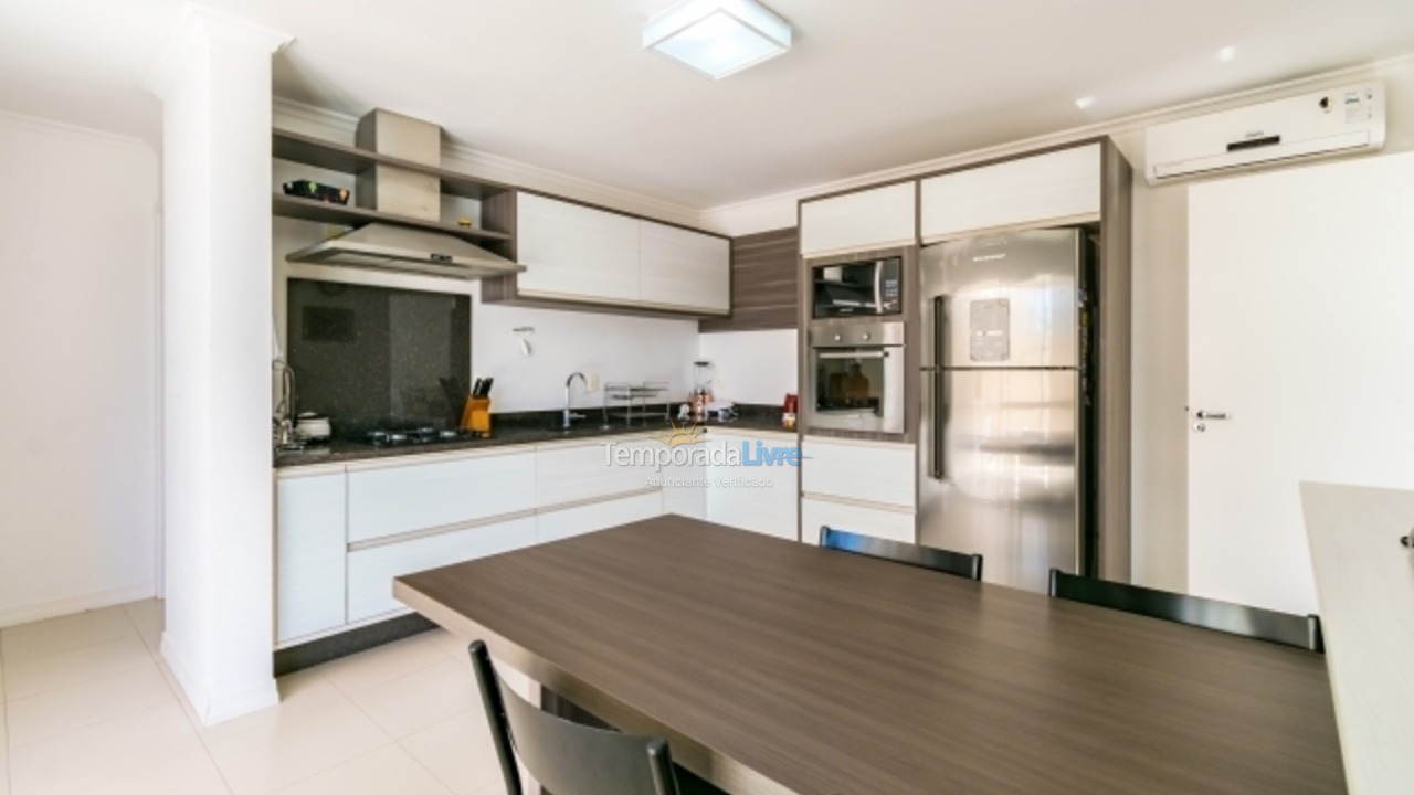 Casa para aluguel de temporada em Florianópolis (Praia da Daniela)