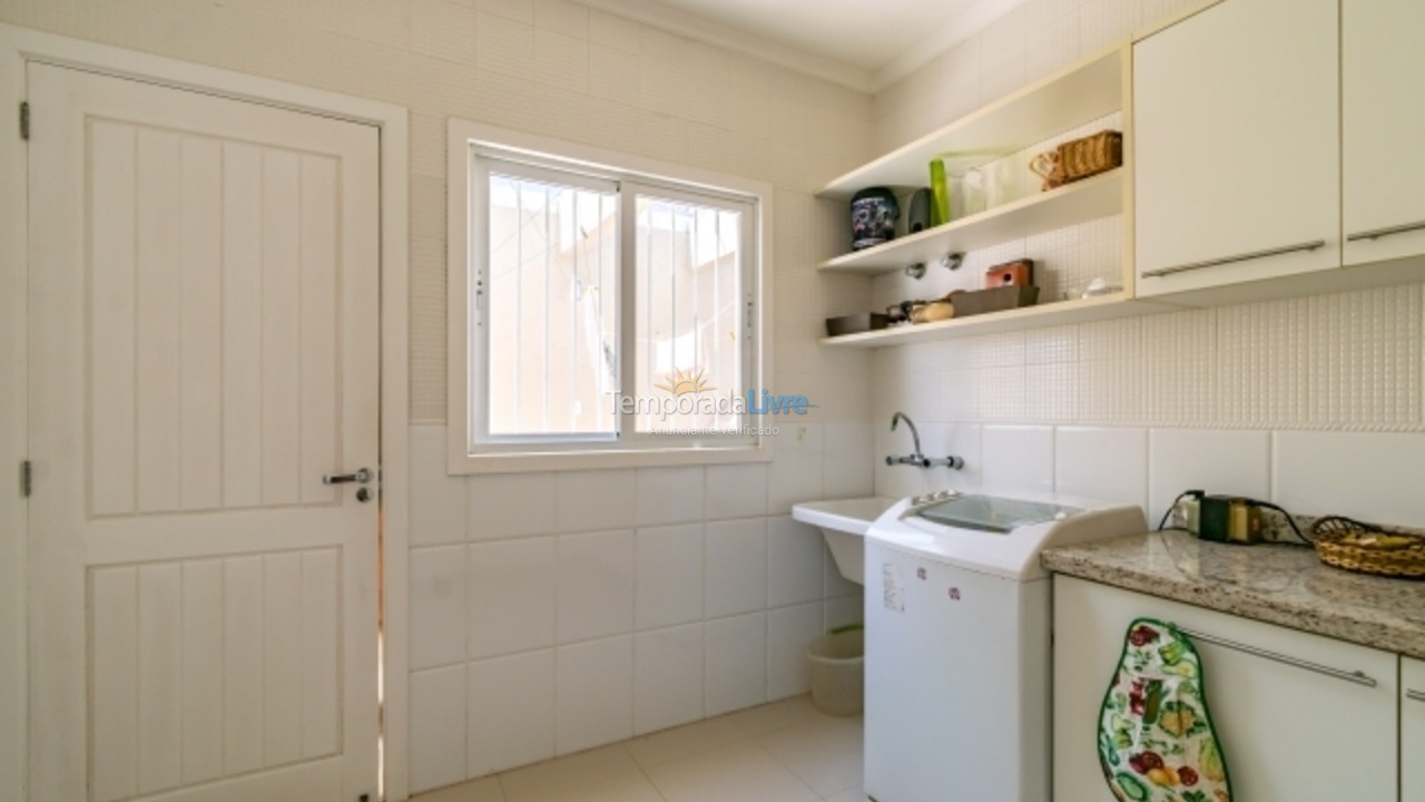 Casa para aluguel de temporada em Florianópolis (Praia da Daniela)