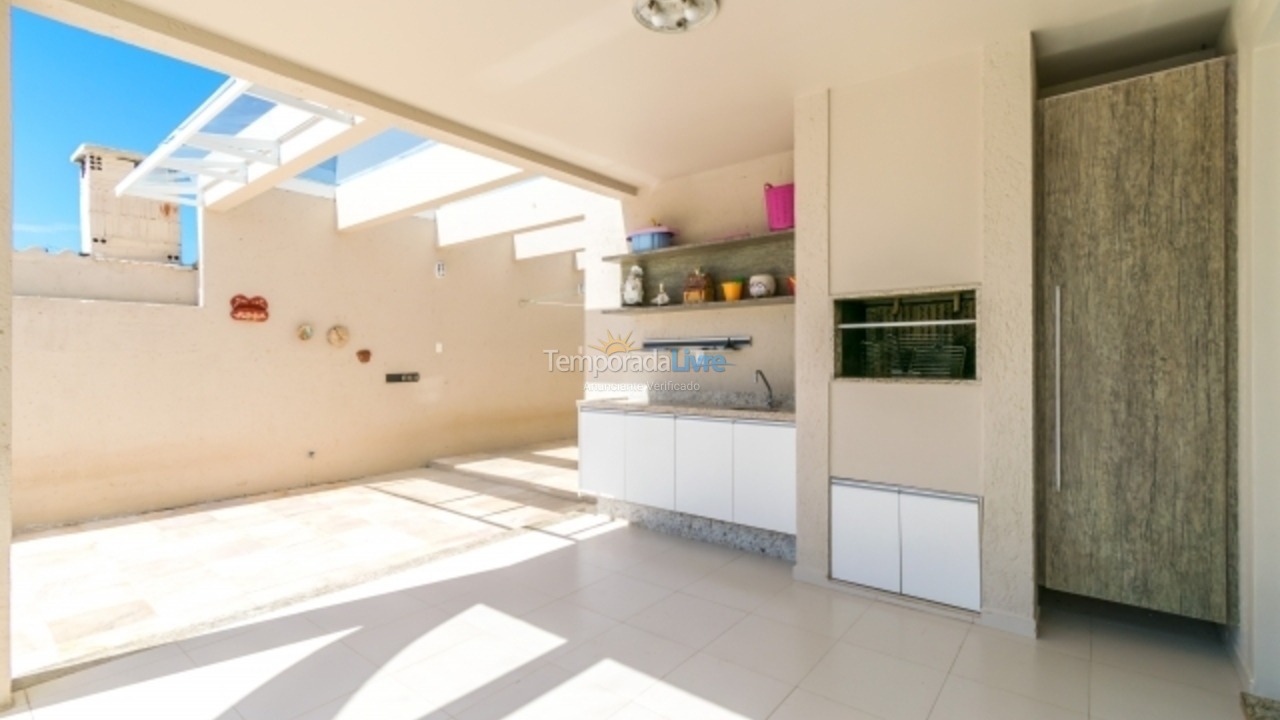 Casa para aluguel de temporada em Florianópolis (Praia da Daniela)