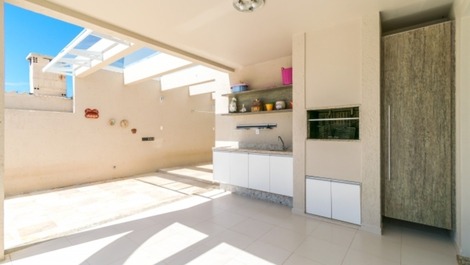 Casa frente mar com piscina na Daniela