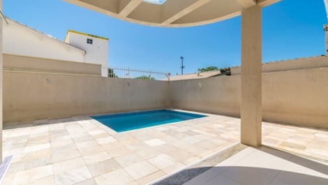 Casa frente mar com piscina na Daniela