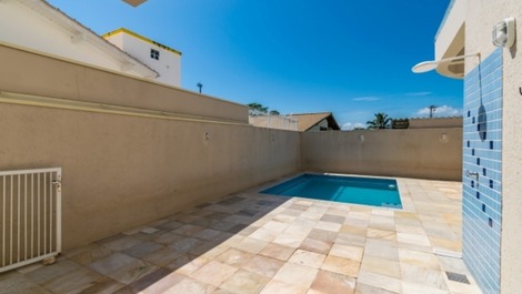 Casa frente mar com piscina na Daniela