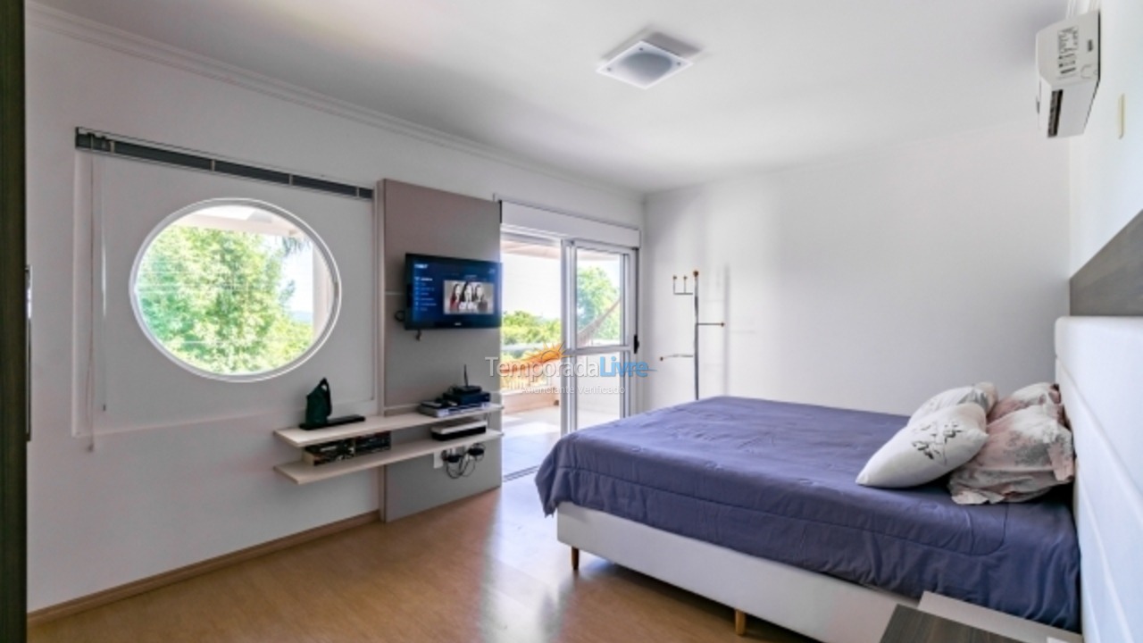 Casa para aluguel de temporada em Florianópolis (Praia da Daniela)