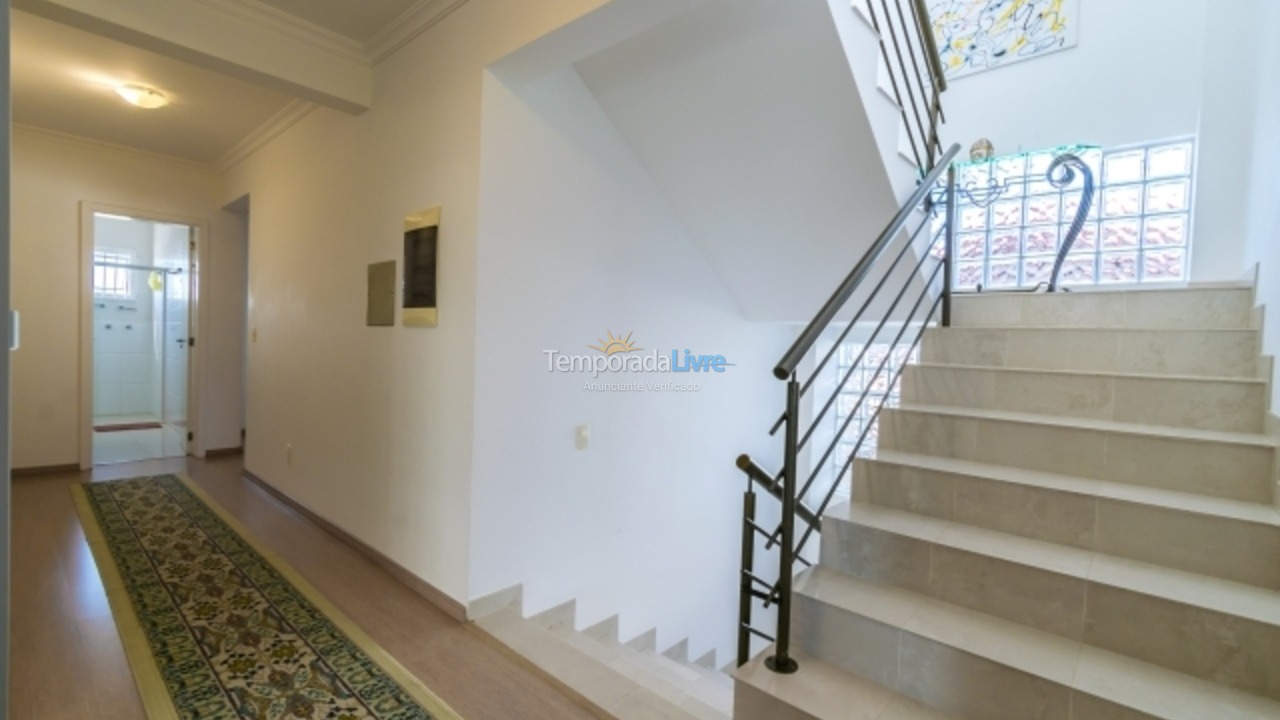 Casa para aluguel de temporada em Florianópolis (Praia da Daniela)