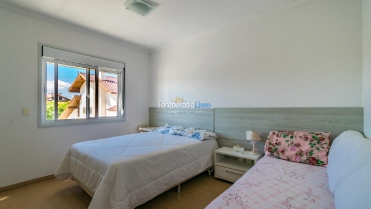 Casa para aluguel de temporada em Florianópolis (Praia da Daniela)