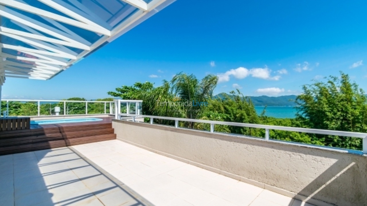 Casa para aluguel de temporada em Florianópolis (Praia da Daniela)