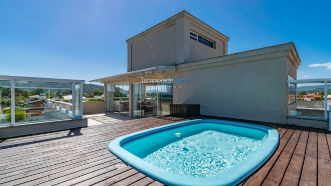 Casa para aluguel de temporada em Florianópolis (Praia da Daniela)