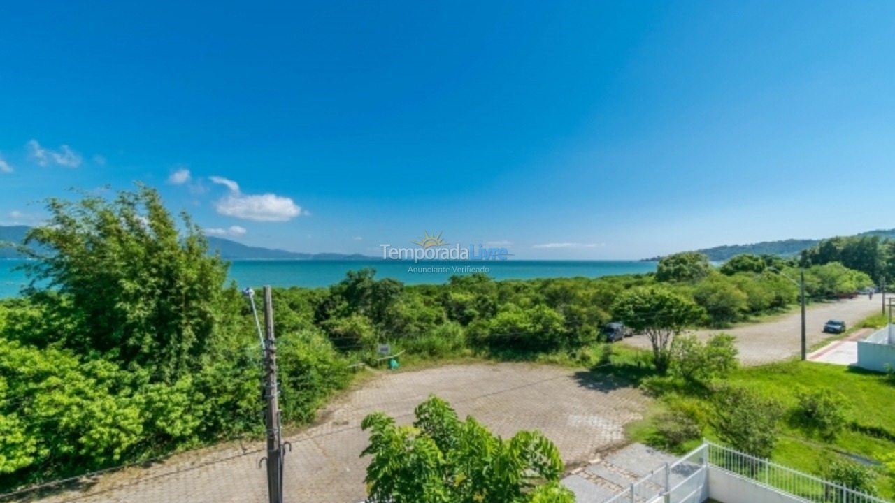 Casa para aluguel de temporada em Florianópolis (Praia da Daniela)