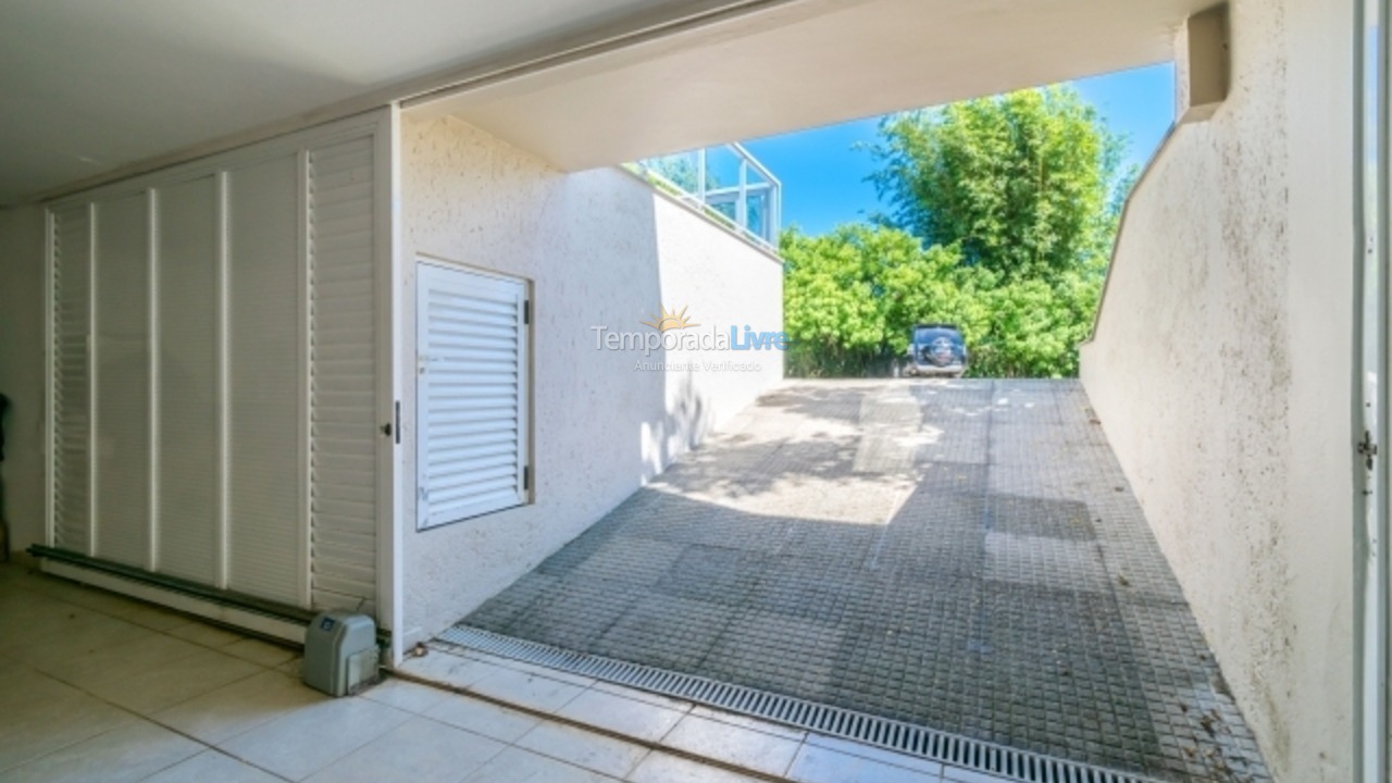 Casa para aluguel de temporada em Florianópolis (Praia da Daniela)