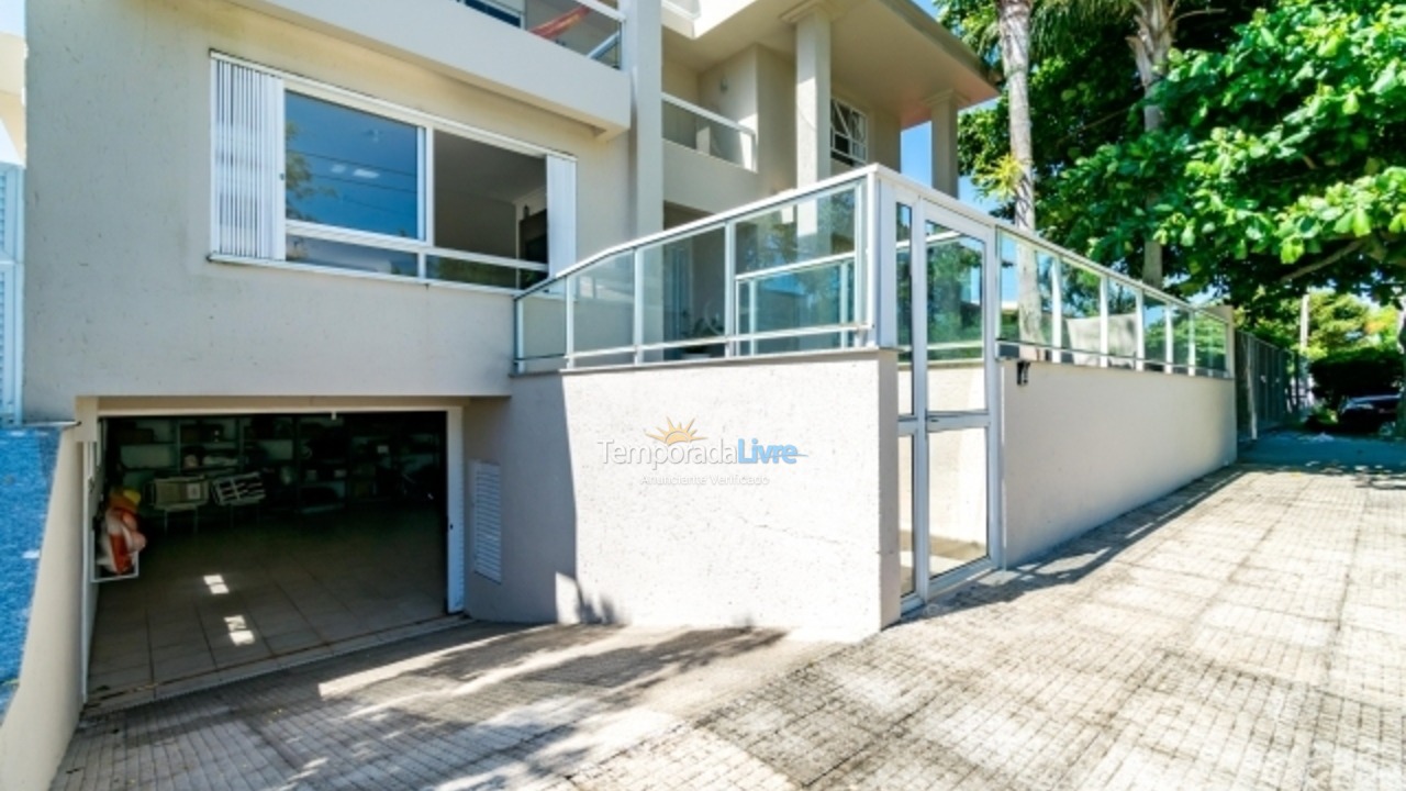 Casa para aluguel de temporada em Florianópolis (Praia da Daniela)