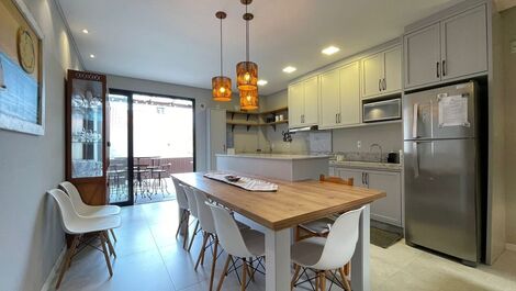 Beautiful townhouse on Mariscal beach