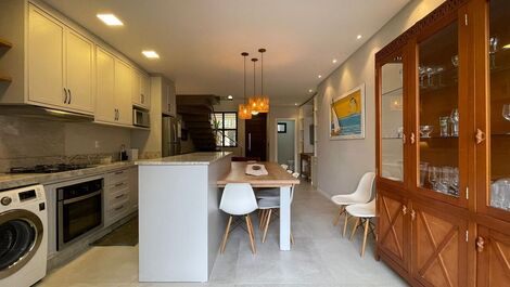 Beautiful townhouse on Mariscal beach