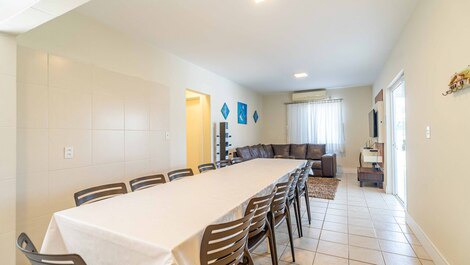 CASA COM PISCINA 6 DORM. A 200MTS DA PRAIA CANTO GRANDE MAR DE FORA