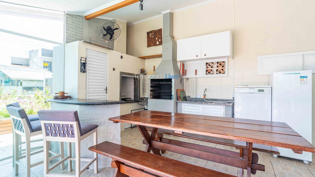 Casa para aluguel de temporada em Bombinhas (Canto Grande)