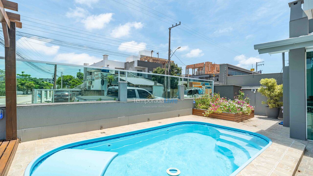 Casa para aluguel de temporada em Bombinhas (Canto Grande)