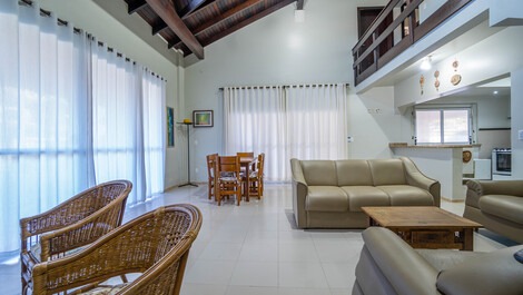 CASA DE 3 HABITACIONES FRENTE A LA AVENIDA EN PLAYA MARISCAL