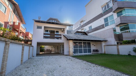 CASA DE 3 HABITACIONES FRENTE A LA AVENIDA EN PLAYA MARISCAL